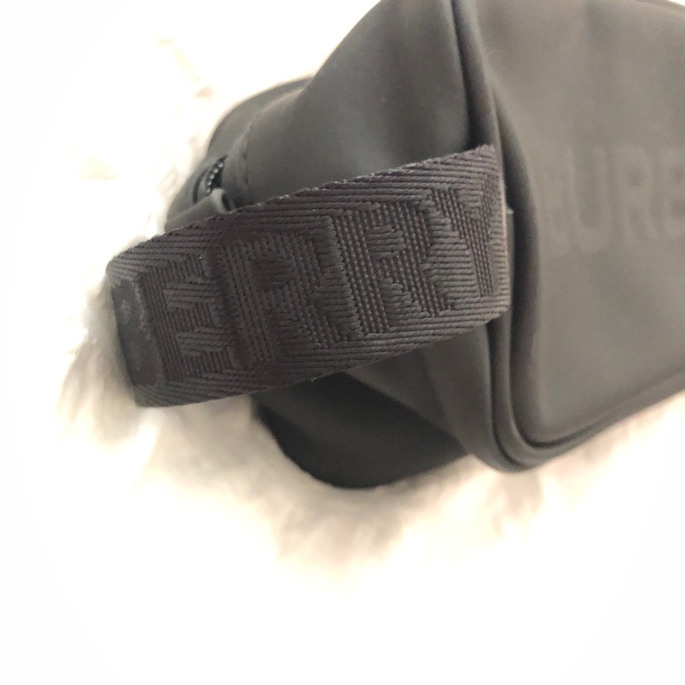 MENS BURBERRY POUCH